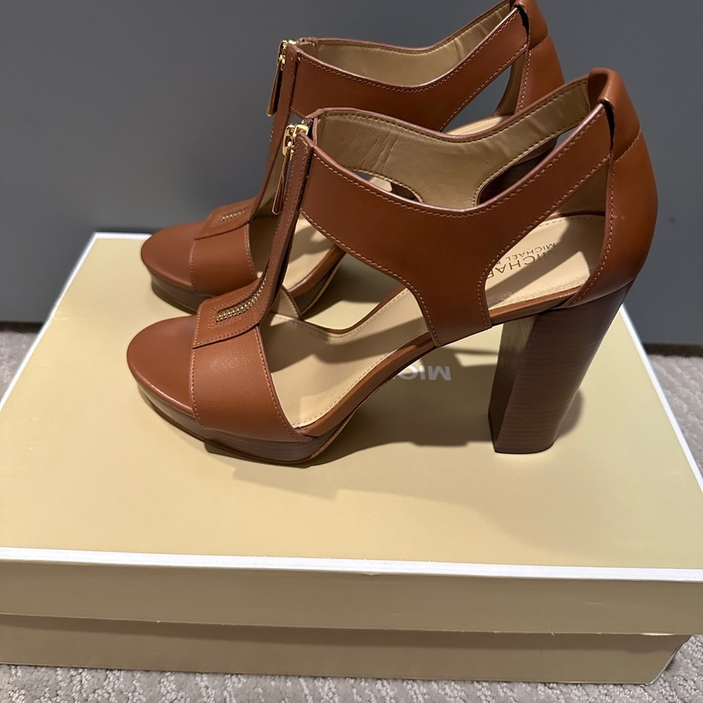 Michael Kors Berkeley sandal like new